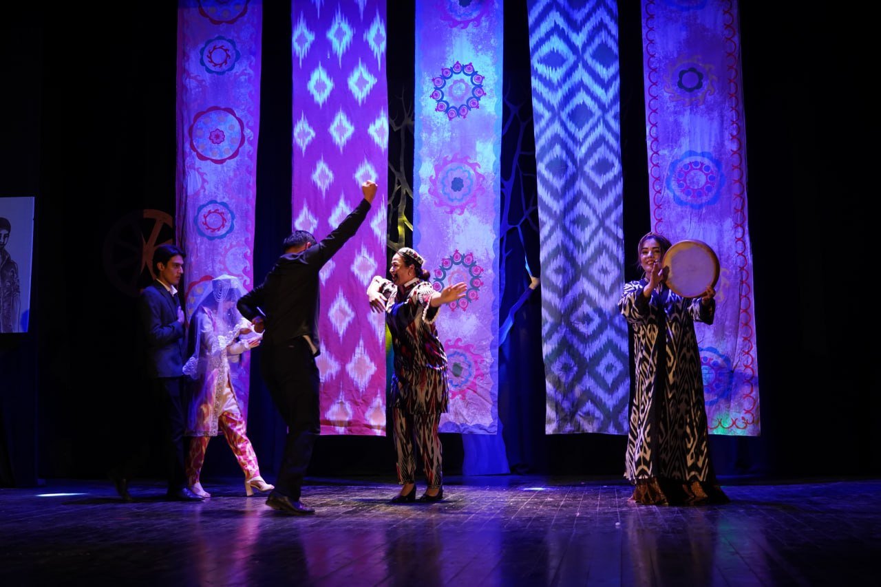 Talabalar uchun mazmunli hordiq — teatr sahnasida