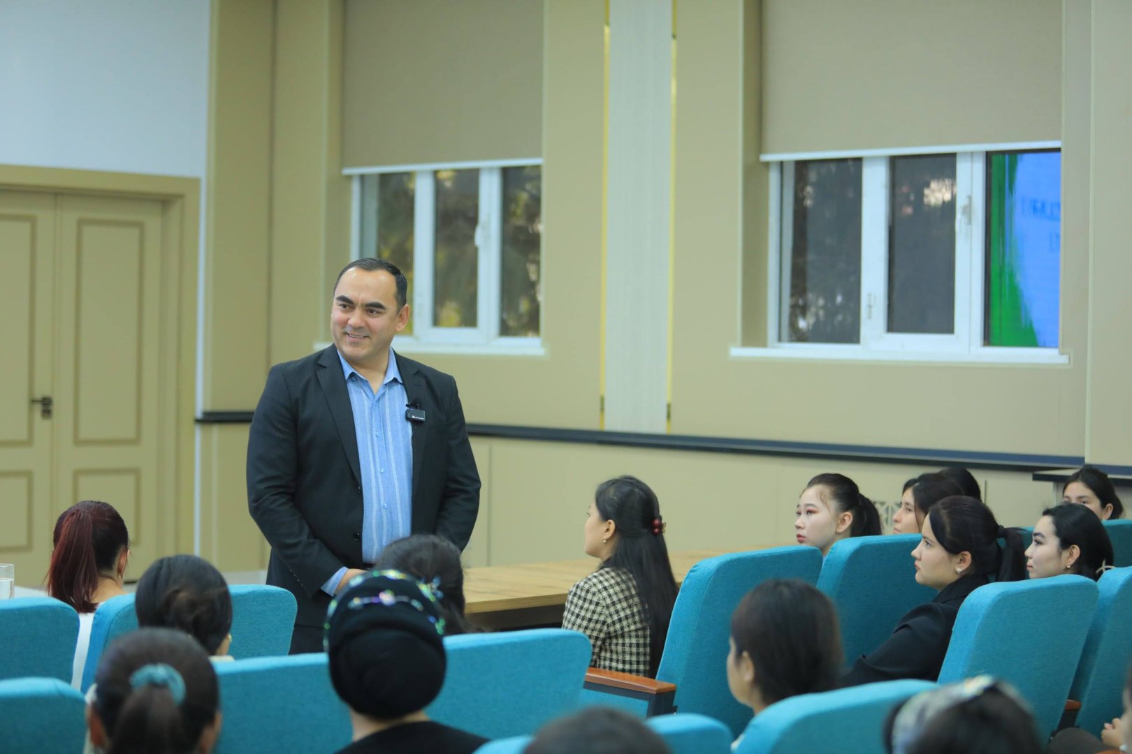 Bugun TerDU katta majlislar zalida A. Toshqulov xorijiy filologiya fakulteti talaba-qizlari bilan samimiy uchrashuv o‘tkazdi.