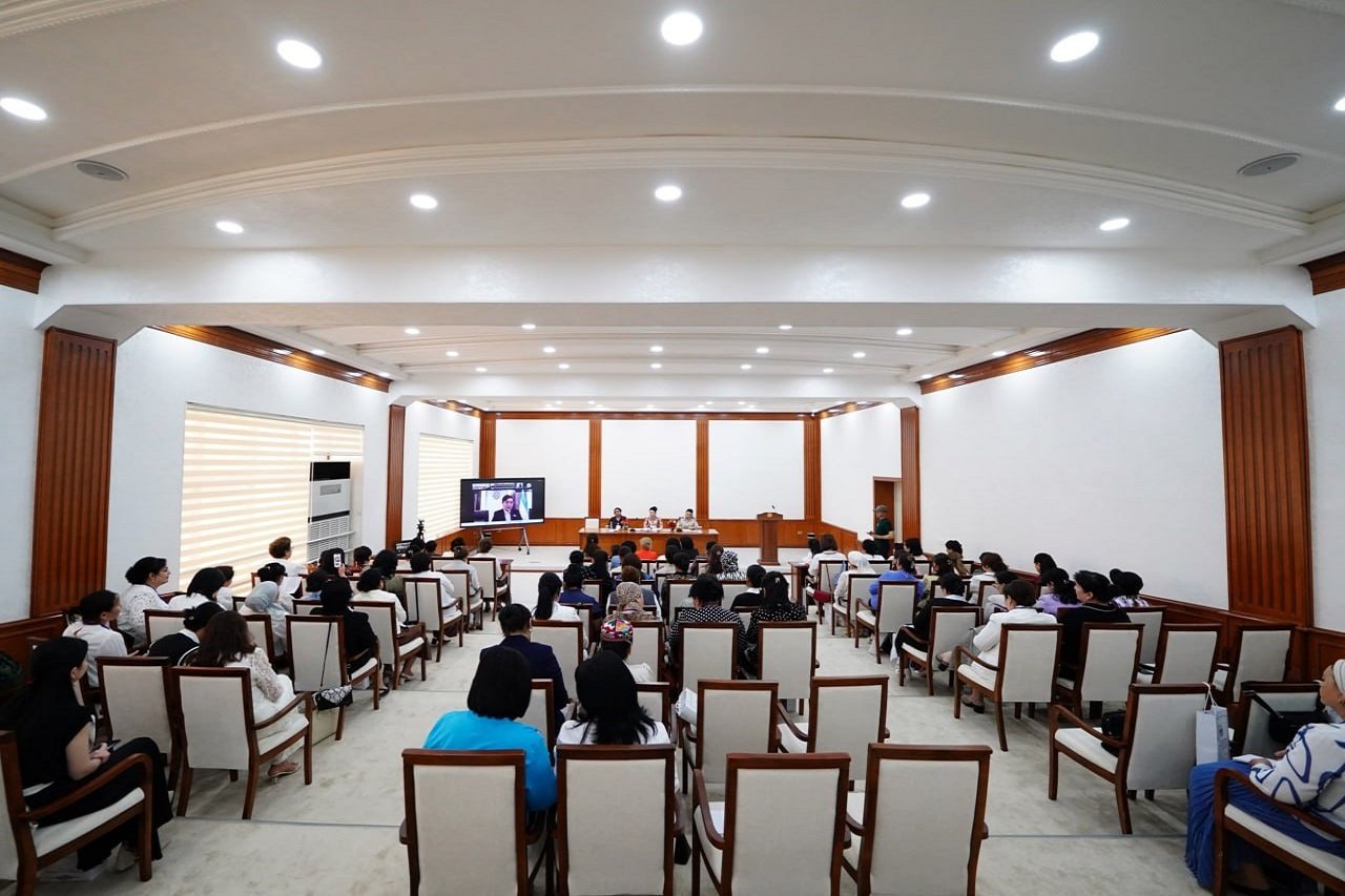 Yosh oilalarni mustahkamlashga qaratilgan respublika seminar-treningi oʻtkazildi