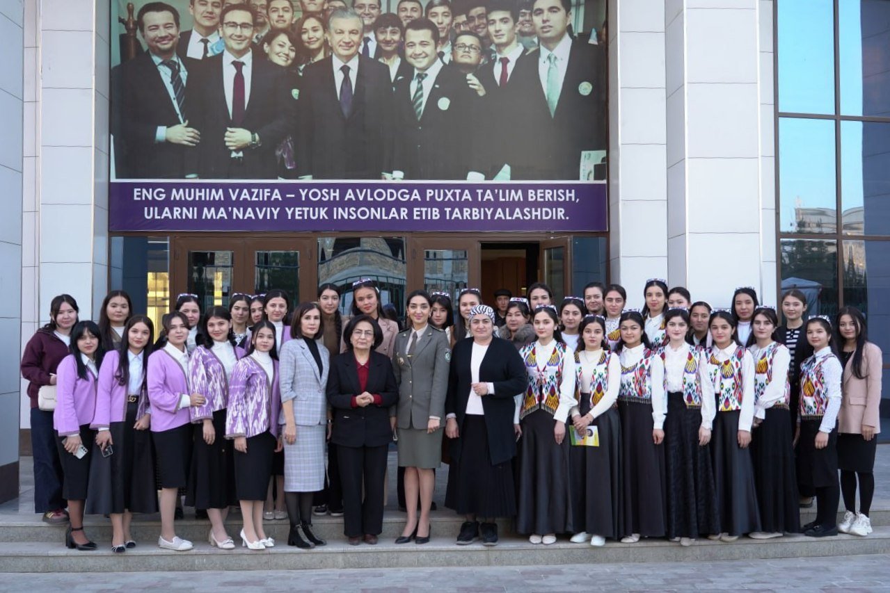 Termiz davlat universitetining talaba-qizlari ishtirokida “Rahbar ayol imijini yaratish" mavzusida davra suhbati tashkil etildi