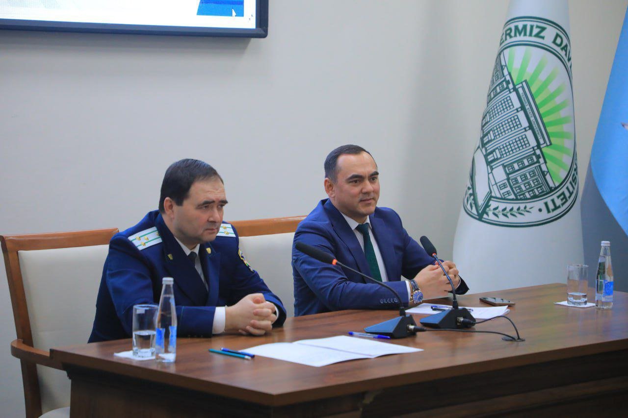 Surxondaryo viloyati prokurori B.Babadjanov boshchiligida Termiz davlat universitetida anjuman tashkil etildi.