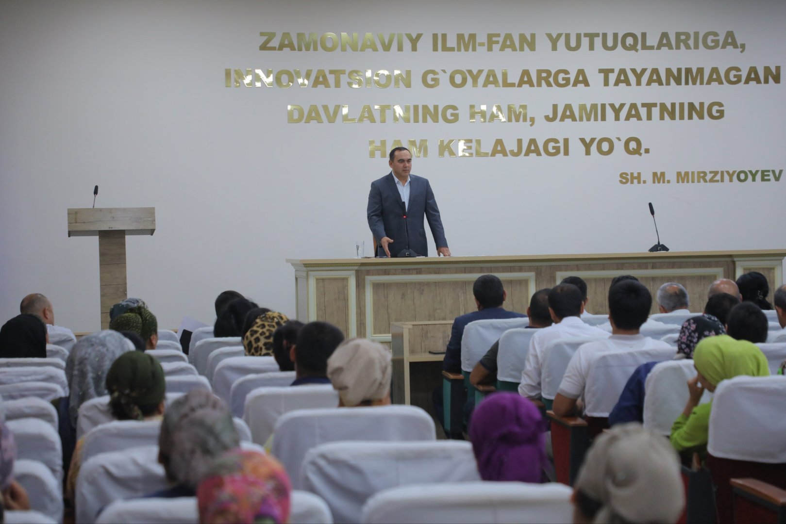 TerDU rektori universitet ishchi xodimlari bilan uchrashdi