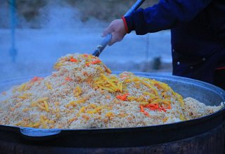 Universitetning barcha TTJ da yashovchi talabalariga osh tarqatildi