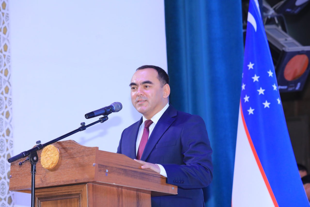 Termiz davlat universitetida bitiruvchilarga diplom topshirish haftaligi doirasidagi tadbirlardan fotoreportaj