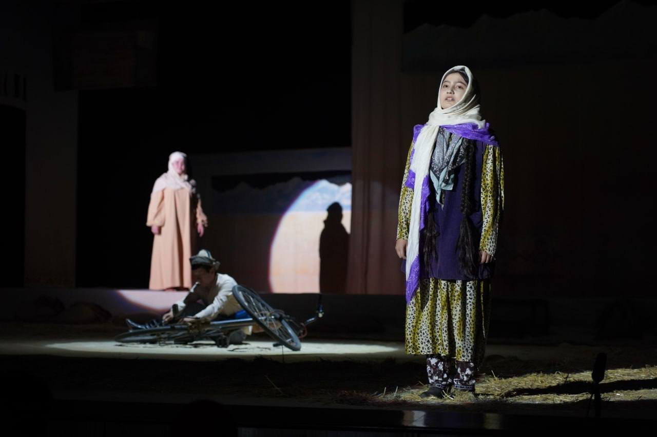 "Momo yer" sahnada — yuraklarni larzaga solgan chiqish